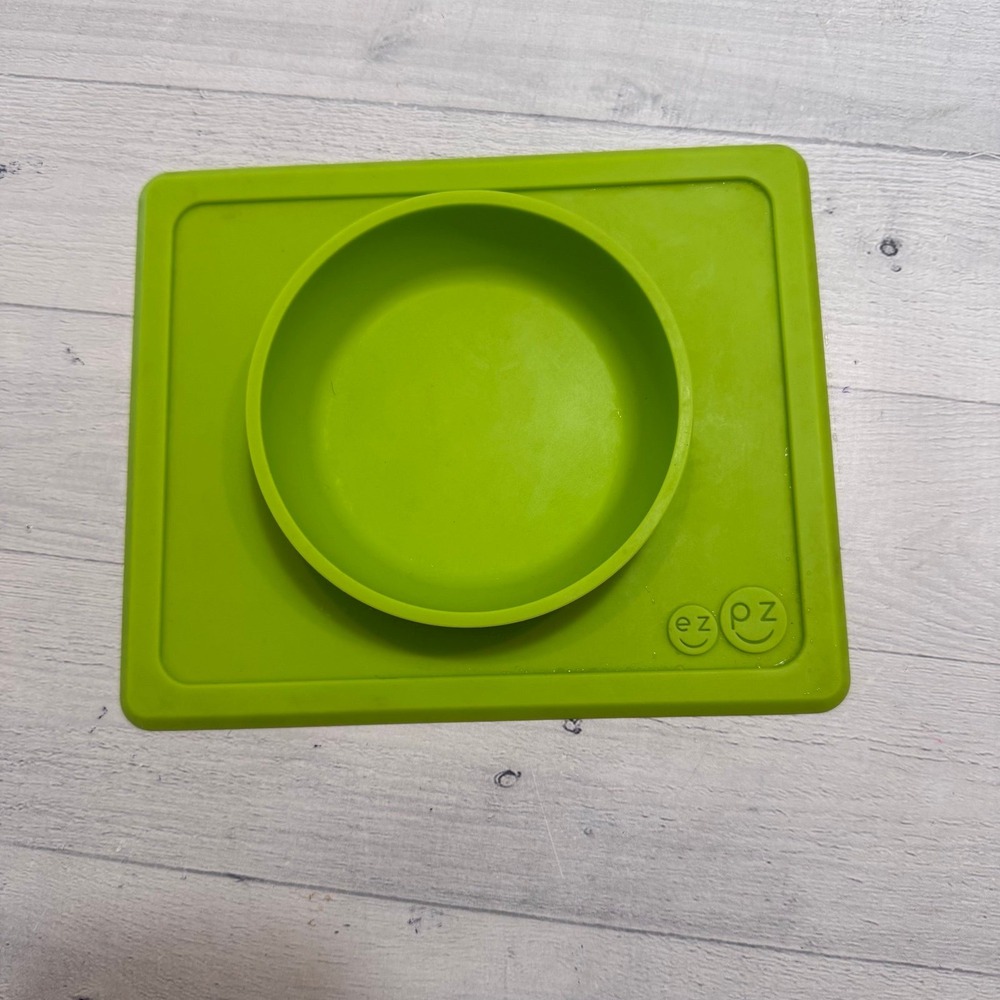 Ezpz happy bowl suction bowl with built in placemat lime green